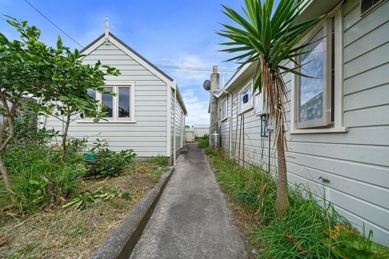 Photo of property in 92 Marine Parade, Otaki Beach, Otaki, 5512