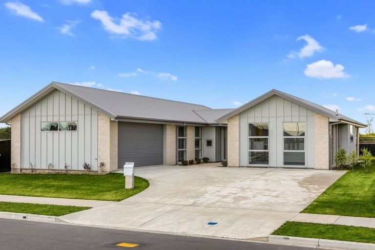 Photo of property in 37 Westpark Boulevard, Rangiora, 7400