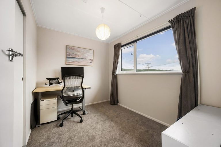 Photo of property in 39 Mark Avenue, Paparangi, Wellington, 6037