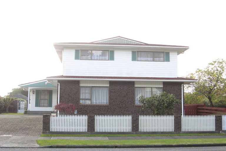 Photo of property in 17 Waddington Drive, Naenae, Lower Hutt, 5011