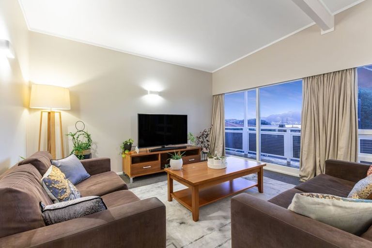 Photo of property in 9 Annan Grove, Papakowhai, Porirua, 5024