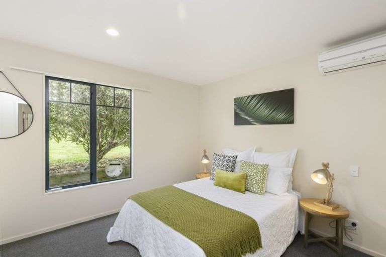 Photo of property in 2 Samuel Parnell Road, Karori, Wellington, 6012