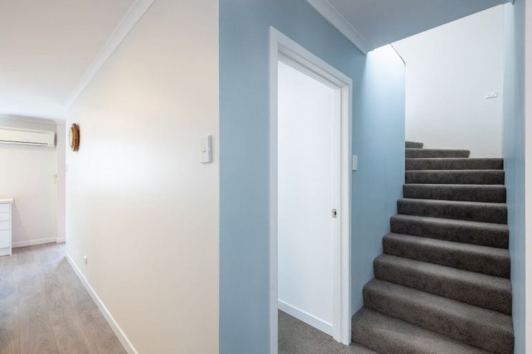 Photo of property in 8 York Crescent, Westown, New Plymouth, 4310