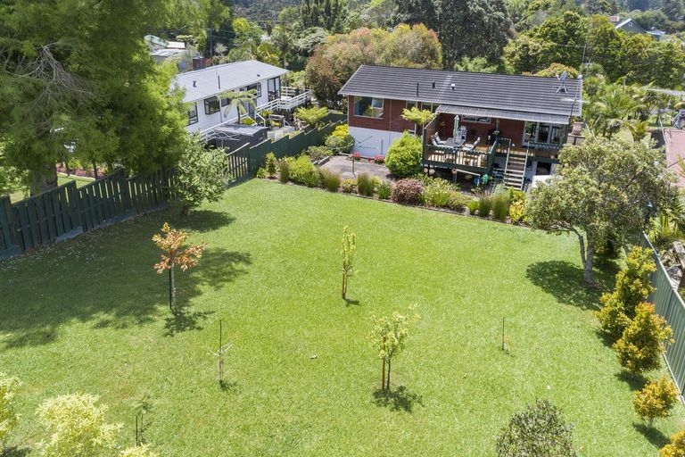 Photo of property in 11 Grassmere Road, Henderson Valley, Auckland, 0612