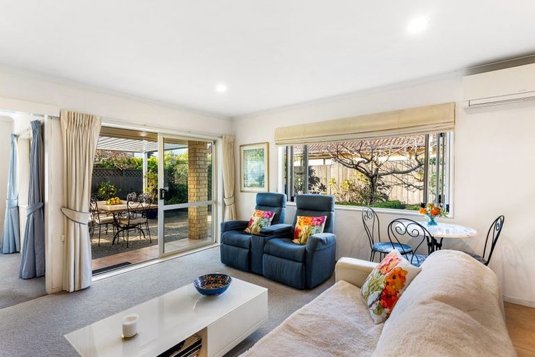 Photo of property in 1 Zara Court, Flat Bush, Auckland, 2016