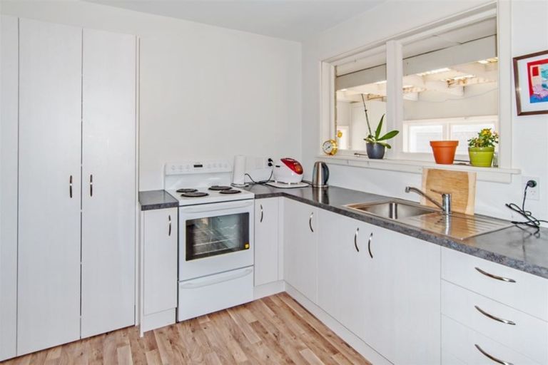 Photo of property in 2/124 Brookside Terrace, Bryndwr, Christchurch, 8053