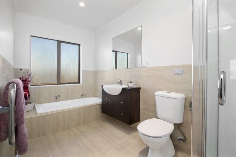 Photo of property in 137 Baverstock Road, Flat Bush, Auckland, 2016