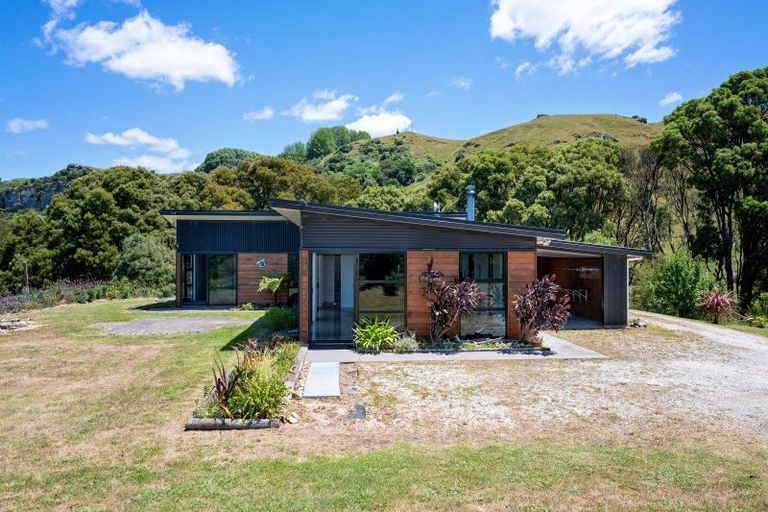 Photo of property in 1995 Waimarama Road, Waimarama, 4294