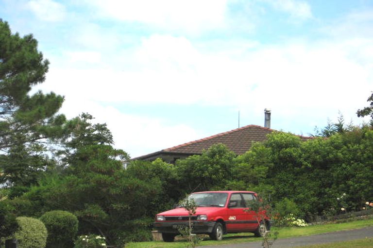 Photo of property in 2/34 Lambrown Drive, Totara Vale, Auckland, 0629