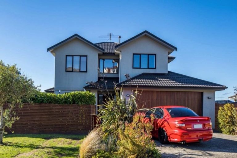 Photo of property in 14 Aoraki Rise, Aotea, Porirua, 5024