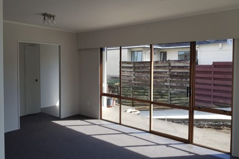 Photo of property in 71 Prince Regent Drive, Half Moon Bay, Auckland, 2012