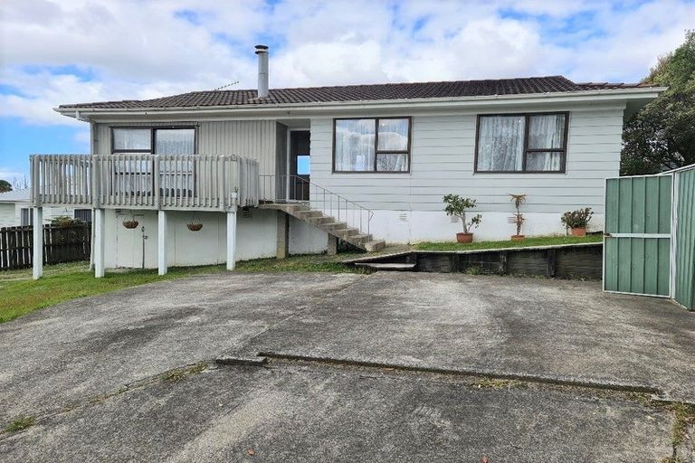 Photo of property in 28 Beauchamp Drive, Massey, Auckland, 0614