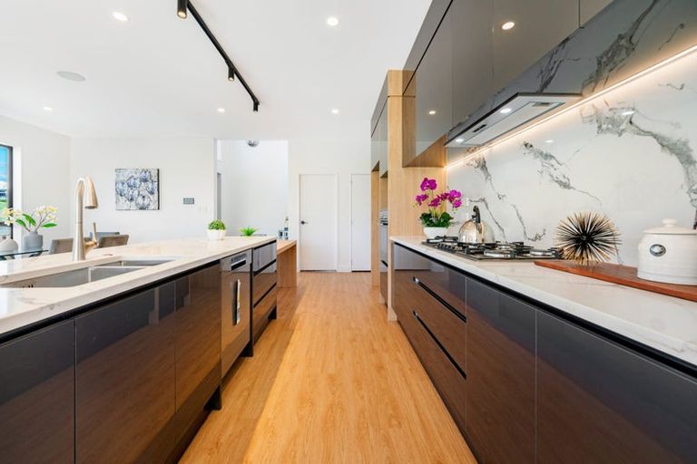 Photo of property in 14 Emerald Avenue, Rosehill, Papakura, 2113