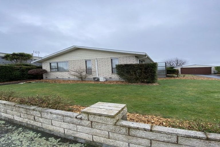 Photo of property in 39 Dunbarton Street, Redwood, Christchurch, 8051