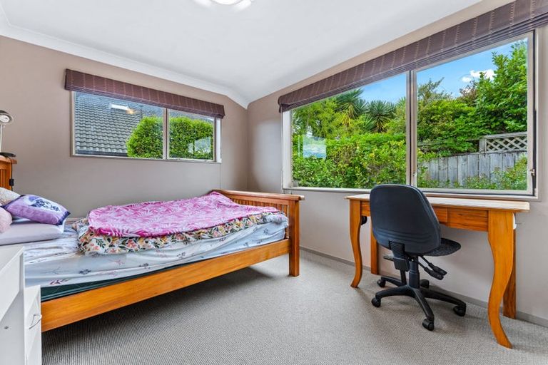 Photo of property in 12 Stonedge Lane, Rosedale, Auckland, 0632