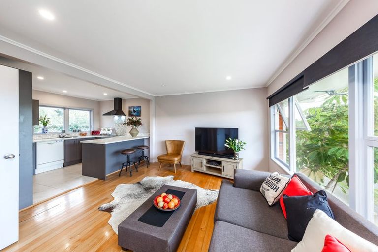 Photo of property in 2/303 Rangatira Road, Beach Haven, Auckland, 0626