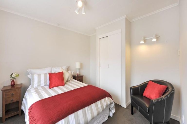 Photo of property in 12 Arizona Grove, Brooklyn, Wellington, 6021