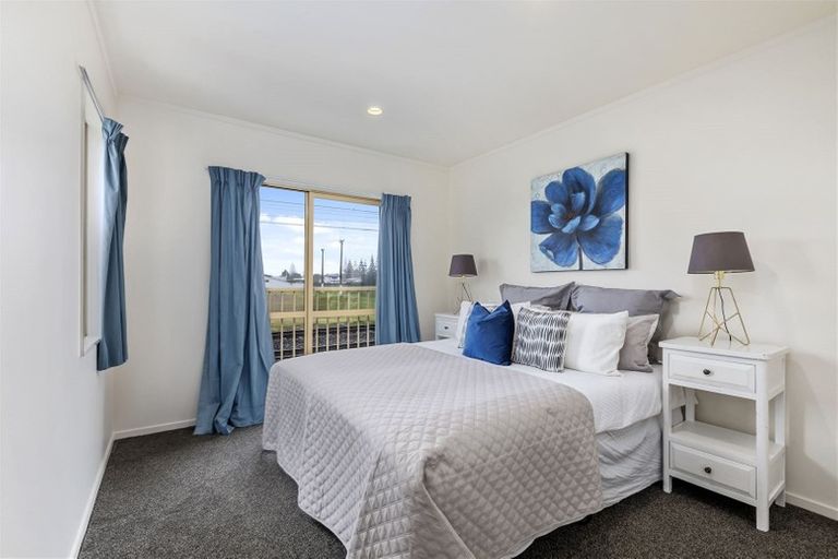 Photo of property in 7 Lockington Avenue, Henderson, Auckland, 0612