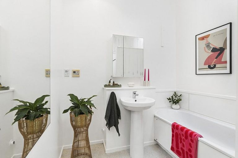 Photo of property in 30 Cleveland Street, Brooklyn, Wellington, 6021