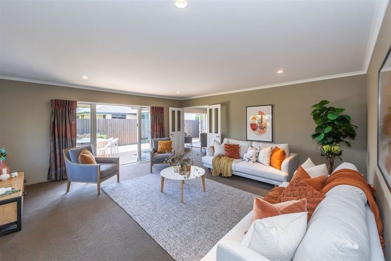 Photo of property in 8 Springside Place, Redwood, Christchurch, 8051