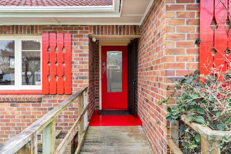 Photo of property in 33 St Michaels Avenue, Point Chevalier, Auckland, 1022