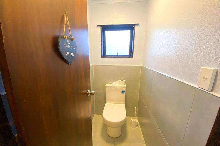 Photo of property in 18 Woodhouse Place, West Harbour, Auckland, 0618