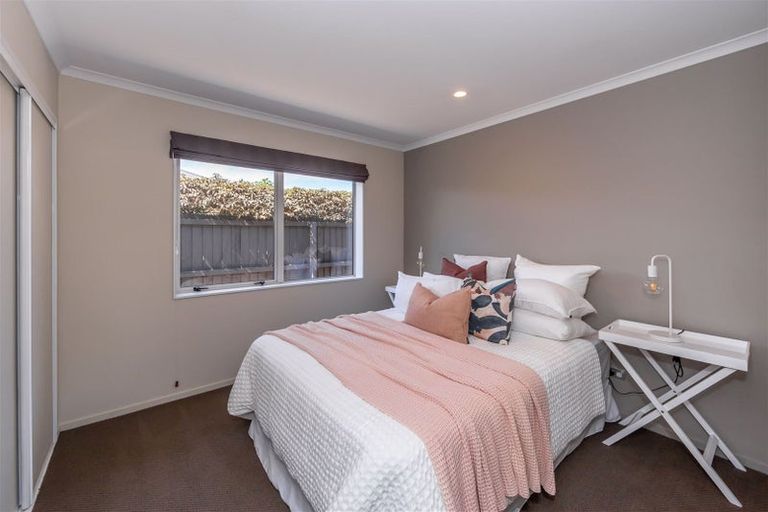 Photo of property in 8 Springside Place, Redwood, Christchurch, 8051