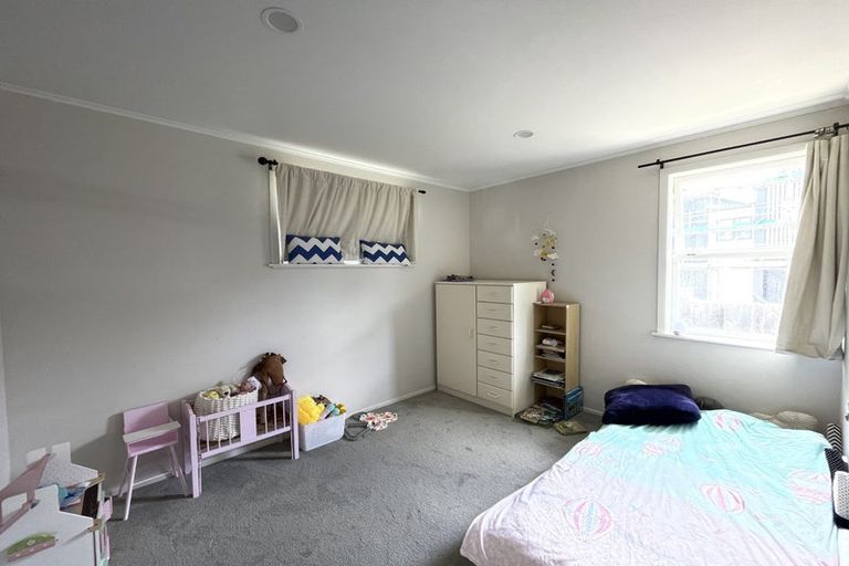 Photo of property in 31 Dawnhaven Drive, Te Atatu Peninsula, Auckland, 0610