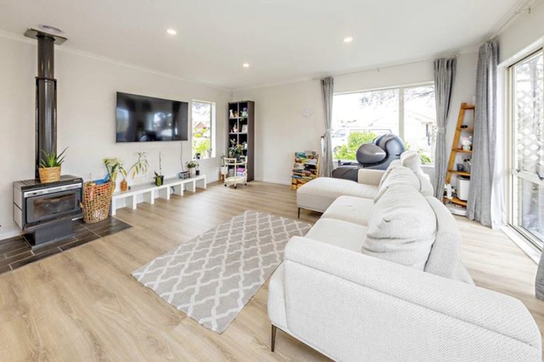 Photo of property in 2 Robina Court, Burswood, Auckland, 2013