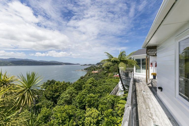 Photo of property in 29 Fortification Road, Karaka Bays, Wellington, 6022