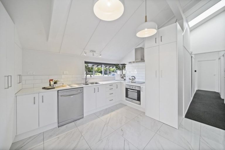 Photo of property in 1/195 Fisher Parade, Farm Cove, Auckland, 2012