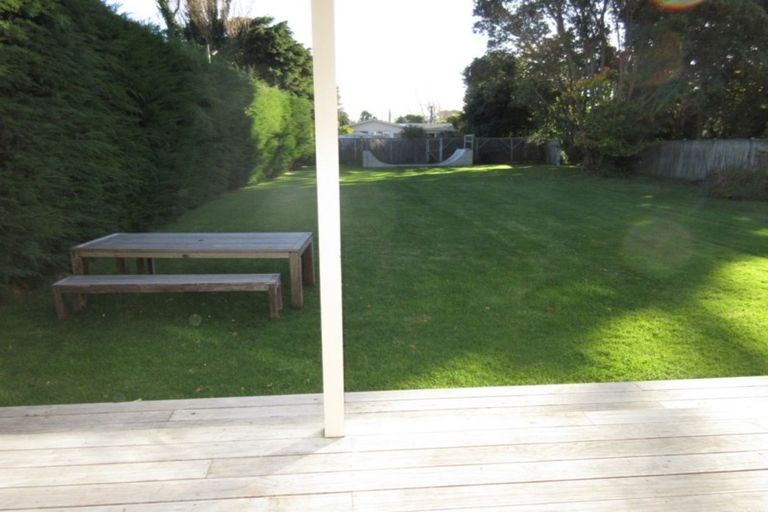 Photo of property in 195 Te Moana Road, Waikanae, 5036