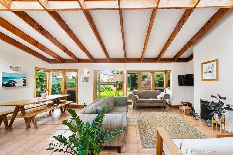 Photo of property in 3 Newman Terrace, Thorndon, Wellington, 6011