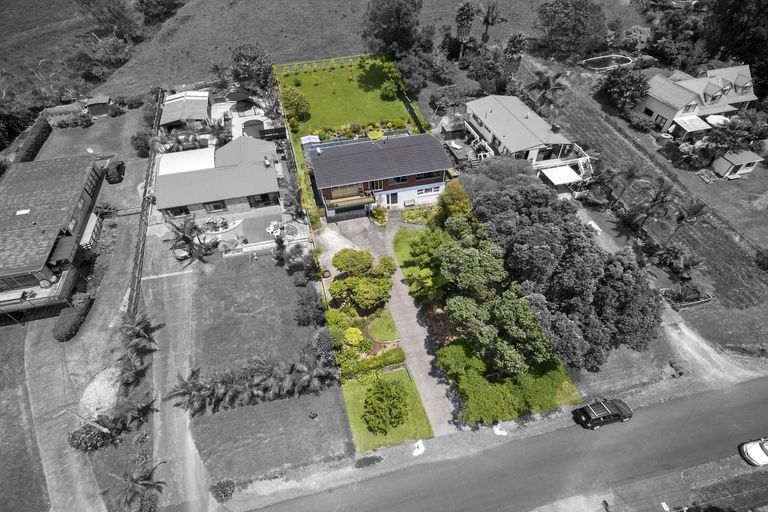 Photo of property in 11 Grassmere Road, Henderson Valley, Auckland, 0612