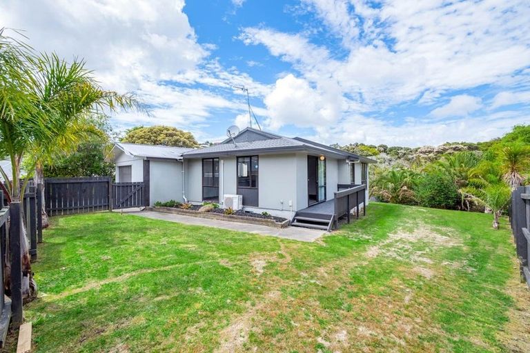 Photo of property in 28 Devonshire Road, Unsworth Heights, Auckland, 0632