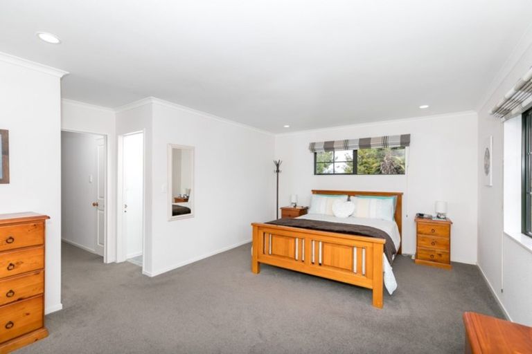 Photo of property in 14 Limousin Place, Grandview Heights, Hamilton, 3200