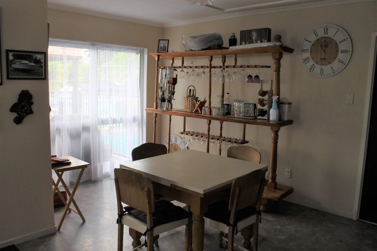 Photo of property in 27 Hurndall Street East, Maungaturoto, 0520