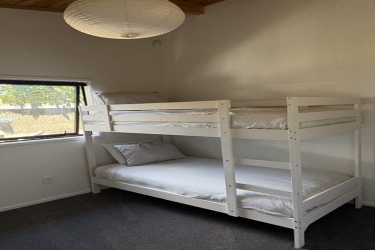 Photo of property in 4 Gradwell Place, Two Mile Bay, Taupo, 3330