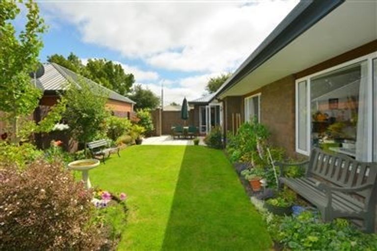 Photo of property in 2 Thoresby Mews, Avonhead, Christchurch, 8042