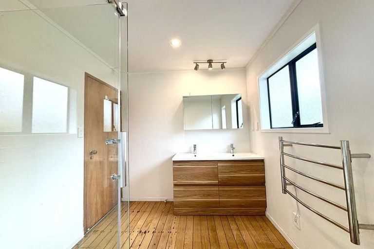 Photo of property in 47 Sturges Road, Henderson, Auckland, 0612