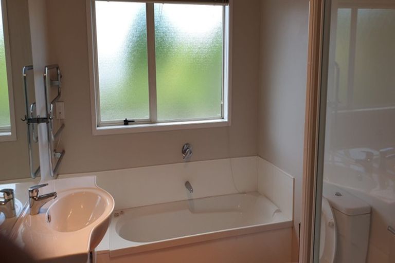 Photo of property in 25 Mercury Lane, Windsor Park, Auckland, 0632