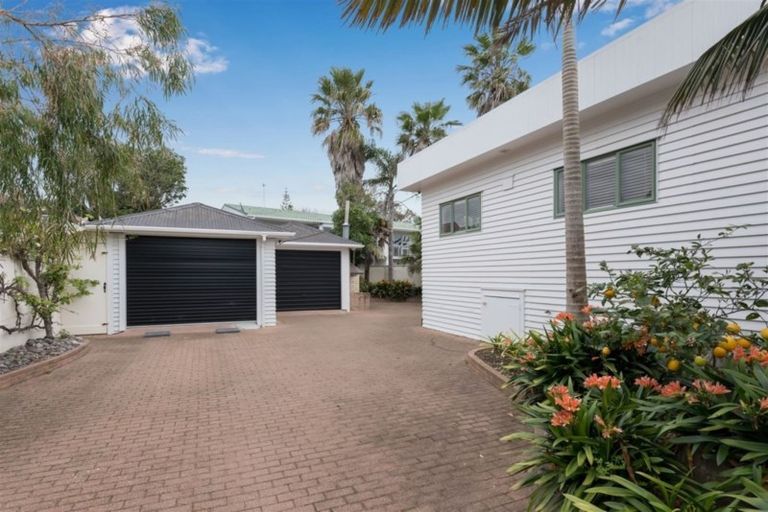 Photo of property in E/5 The Esplanade, Eastern Beach, Auckland, 2012