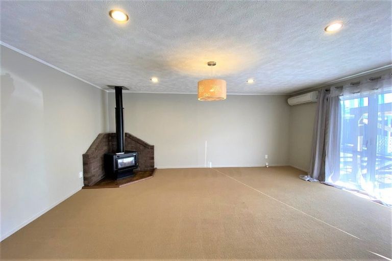 Photo of property in 2 Fortunes Road, Half Moon Bay, Auckland, 2012