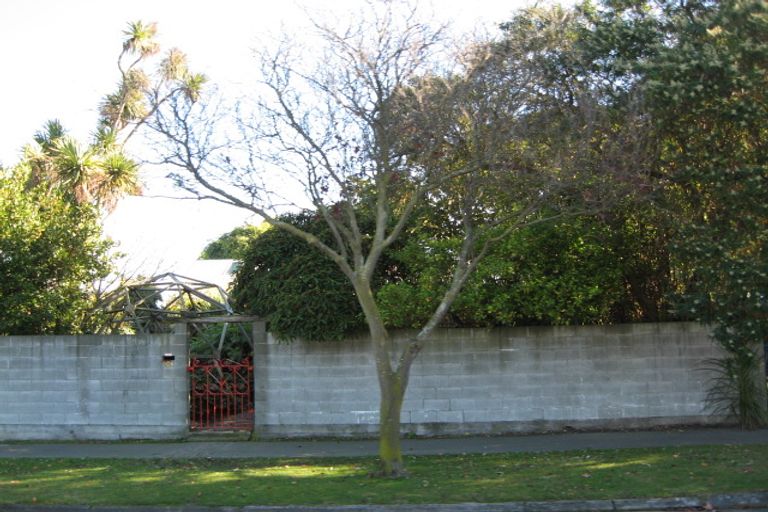 Photo of property in 106 Warren Crescent, Hillmorton, Christchurch, 8025