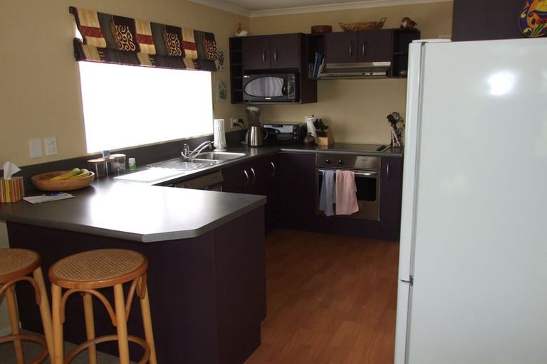 Photo of property in 8 Tiraumea Street, Palmerston North, 4410