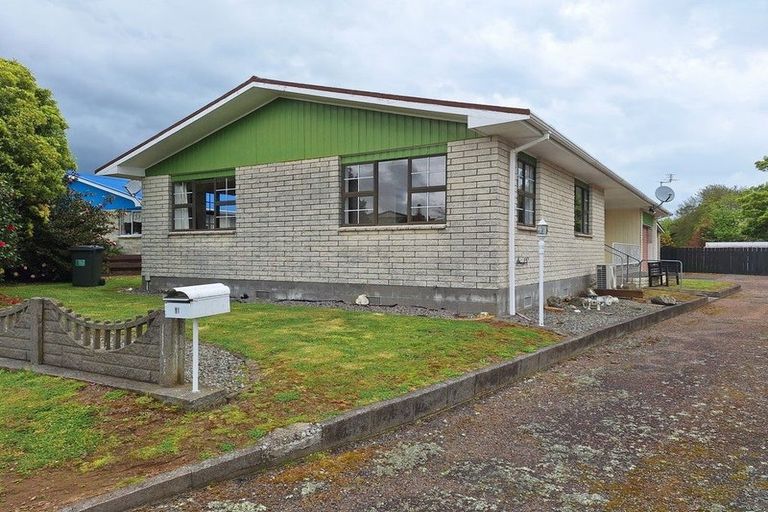 Photo of property in 11 Chartwell Drive, Eltham, 4322
