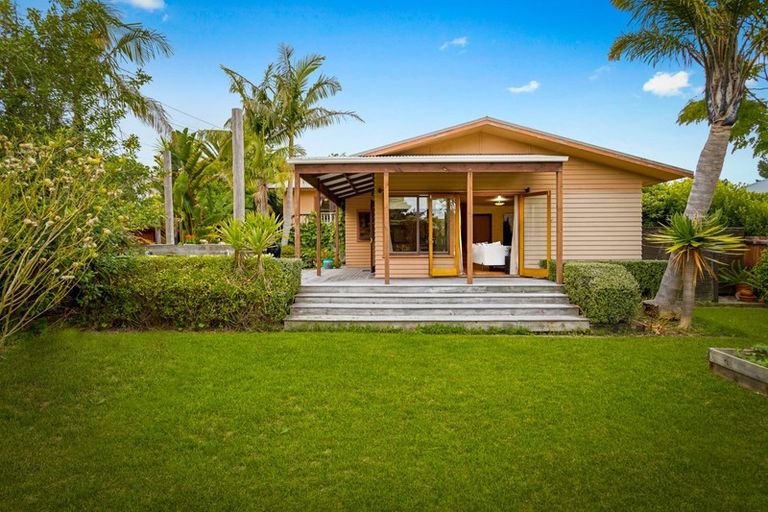 Photo of property in 31 Outlook Road, Greenhithe, Auckland, 0632