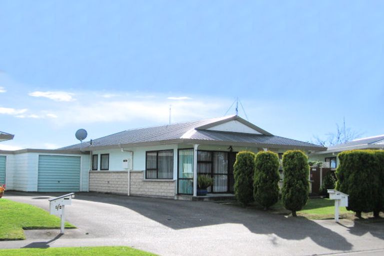 Photo of property in 2/4 Ted Harpur Place, Onekawa, Napier, 4110