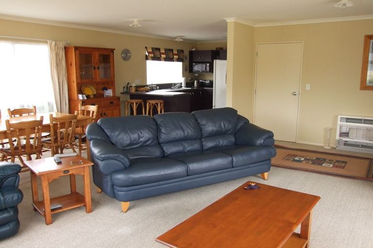 Photo of property in 8 Tiraumea Street, Palmerston North, 4410