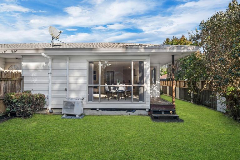 Photo of property in 2/105 Carnoustie Drive, Wattle Downs, Auckland, 2103